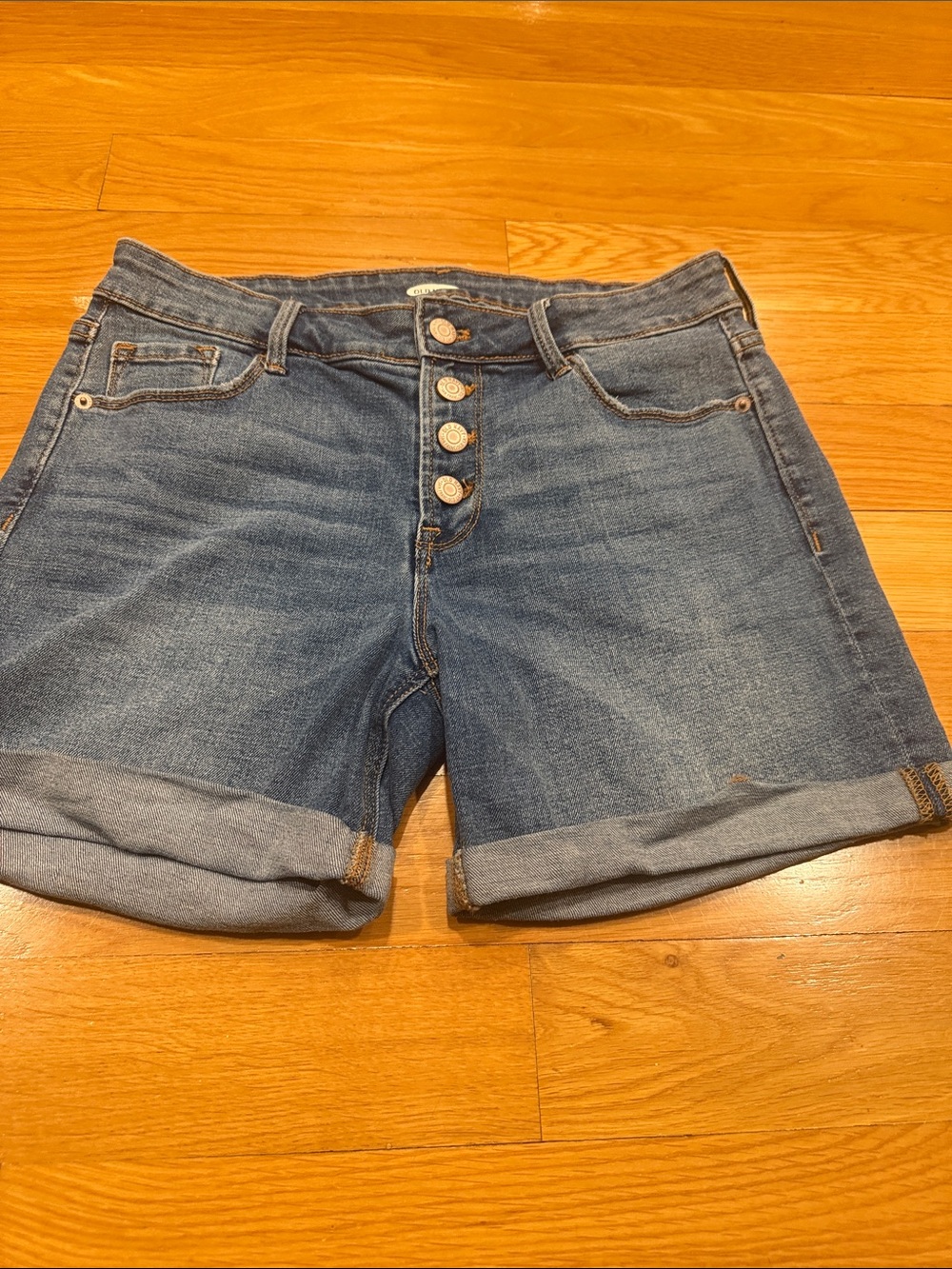 Old Navy button fly Jean shorts size 6 .